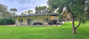 Riversands Rest Accommodation Paringa - River Box Cottage